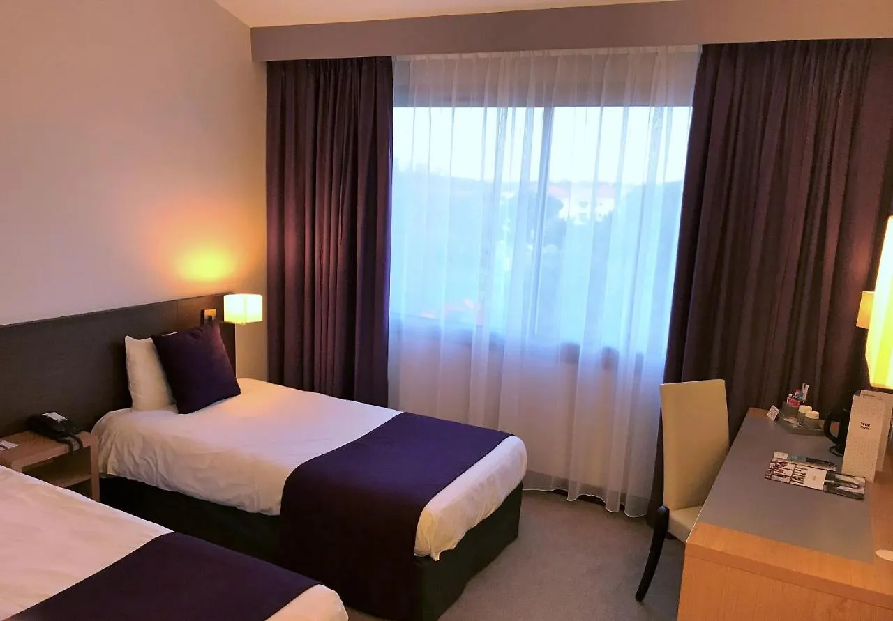 Mercure Toulouse Aéroport Golf de Seilh Hotel