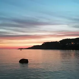 O Petit Monde Hotel Sanary-sur-Mer