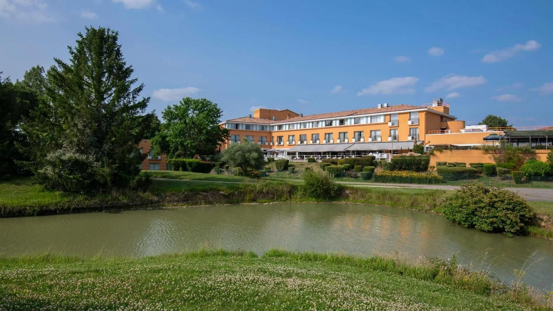 Mercure Toulouse Aeroport Golf De Seilh location